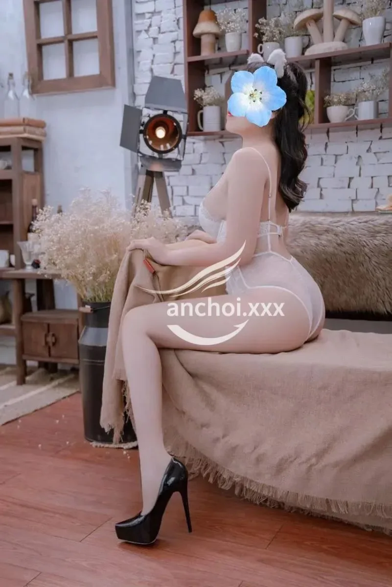 Ảnh 6 - HỒNG TRANG EM GÁI CAO RÁO VÚ TO XINH XẮN VUI VẺ