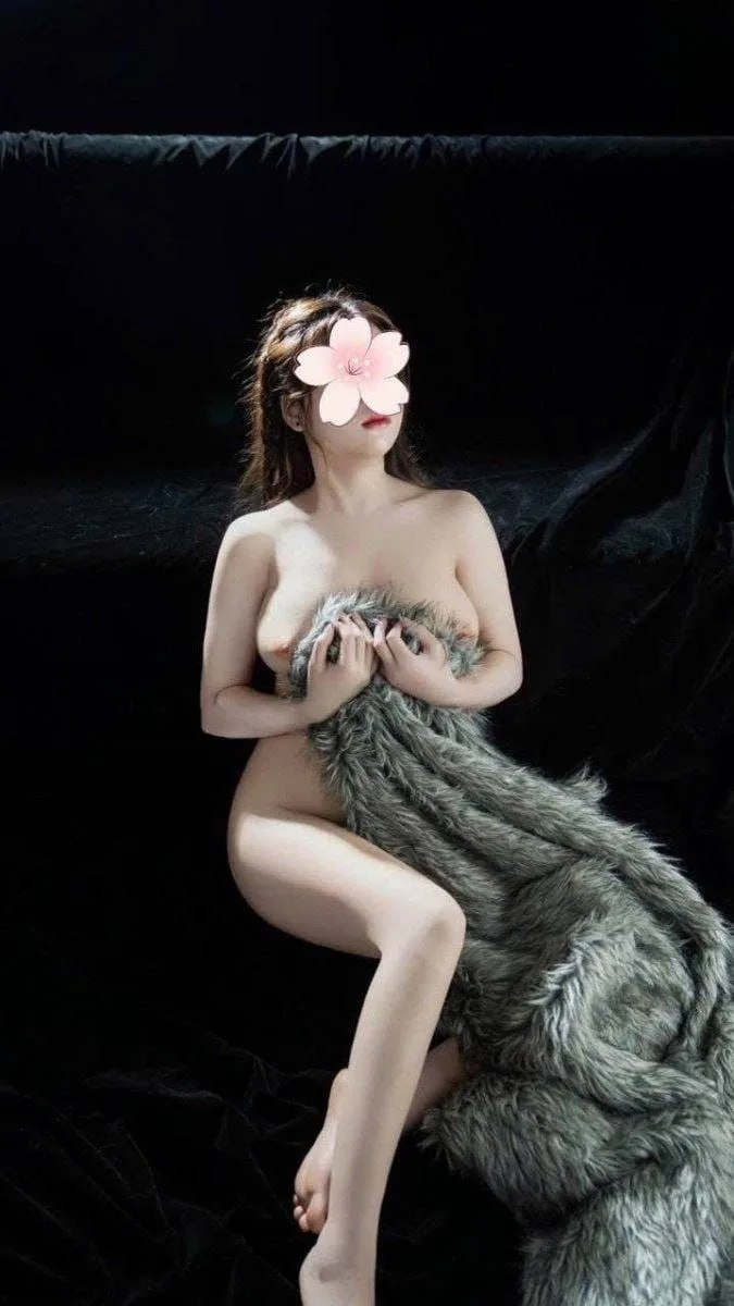Ảnh 5 - ✨LINH TRANG✨☘️❤️✨BODY SEXY NÓNG BỎNG☀ÁNH MẮT ĐƯA TÌNH BIỂU CẢM DÂM ĐÃNG KHI LÀM VIỆC MỘT E HÀNG ĐẬM CHẤT DÂM CHIỀU CHUỘNG☀️