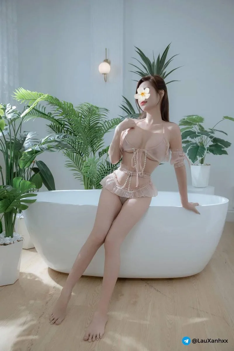 Ảnh 7 - Siêu Mẫu Quỳnh Anh - Mới Toanh Lần Đầu Làm Web, Điện Nước Tràn Trề