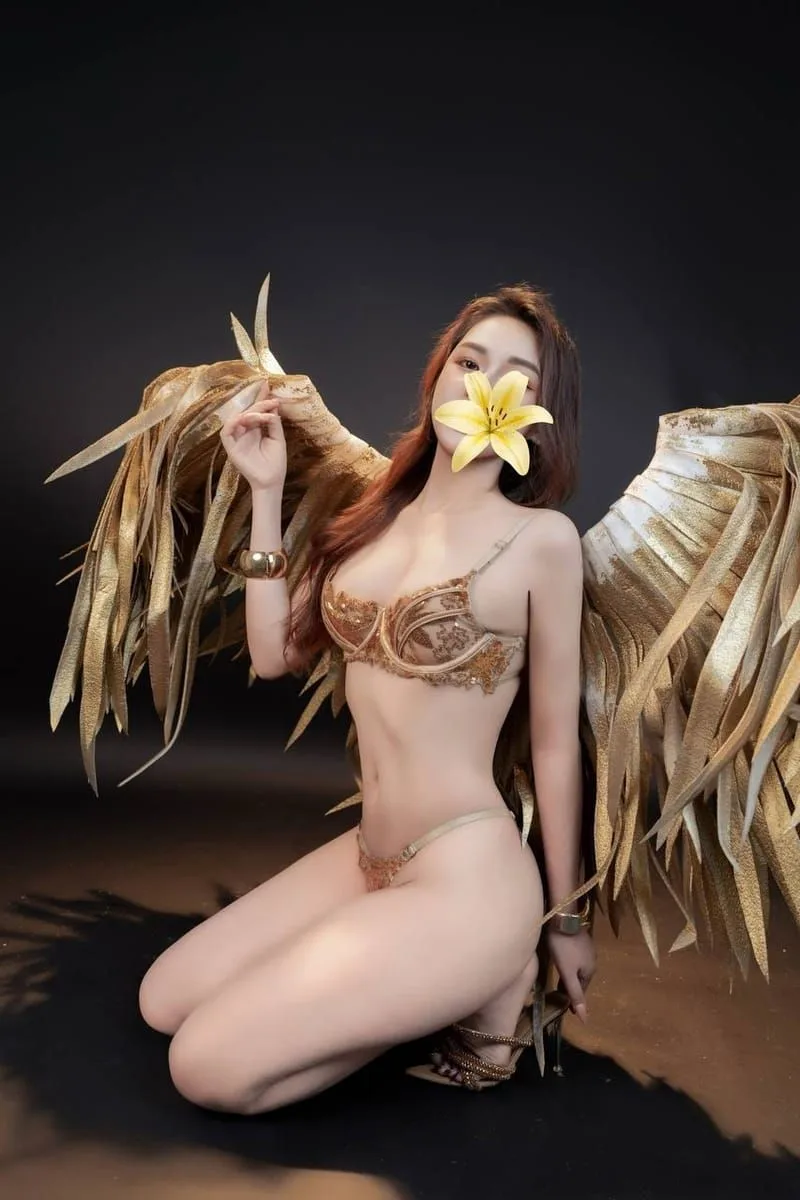 Ảnh 6 - Khánh Ngọc Hotgirl Chân Dài Da Trắng