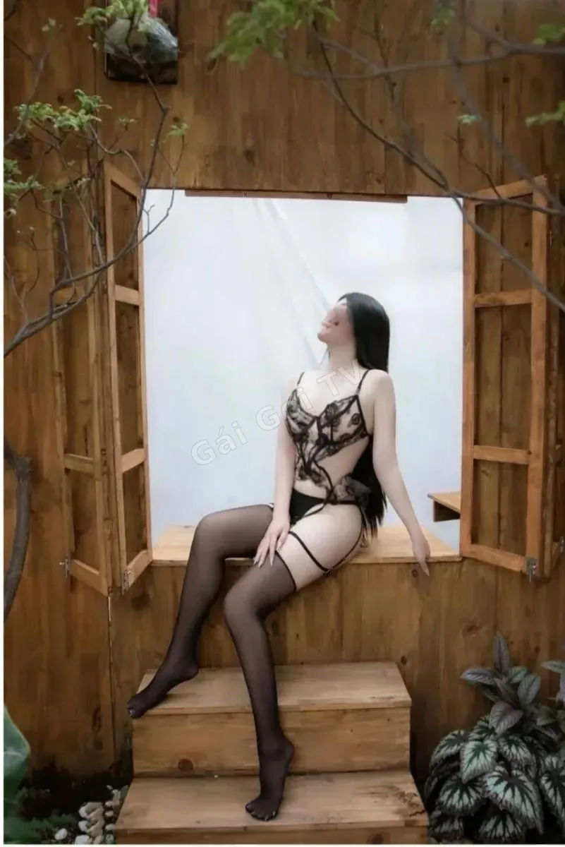 Ảnh 4 - NEW BÉ TRINH DÁNG CAO DA TRẮNG,NGOAN HIỀN CHIỀU KHÁCH